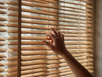 Konserwacja i czyszczenie rolet drewnianych: praktyczne wskazówki